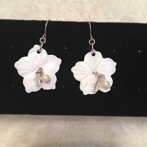 Flower Dangle Earrings‎